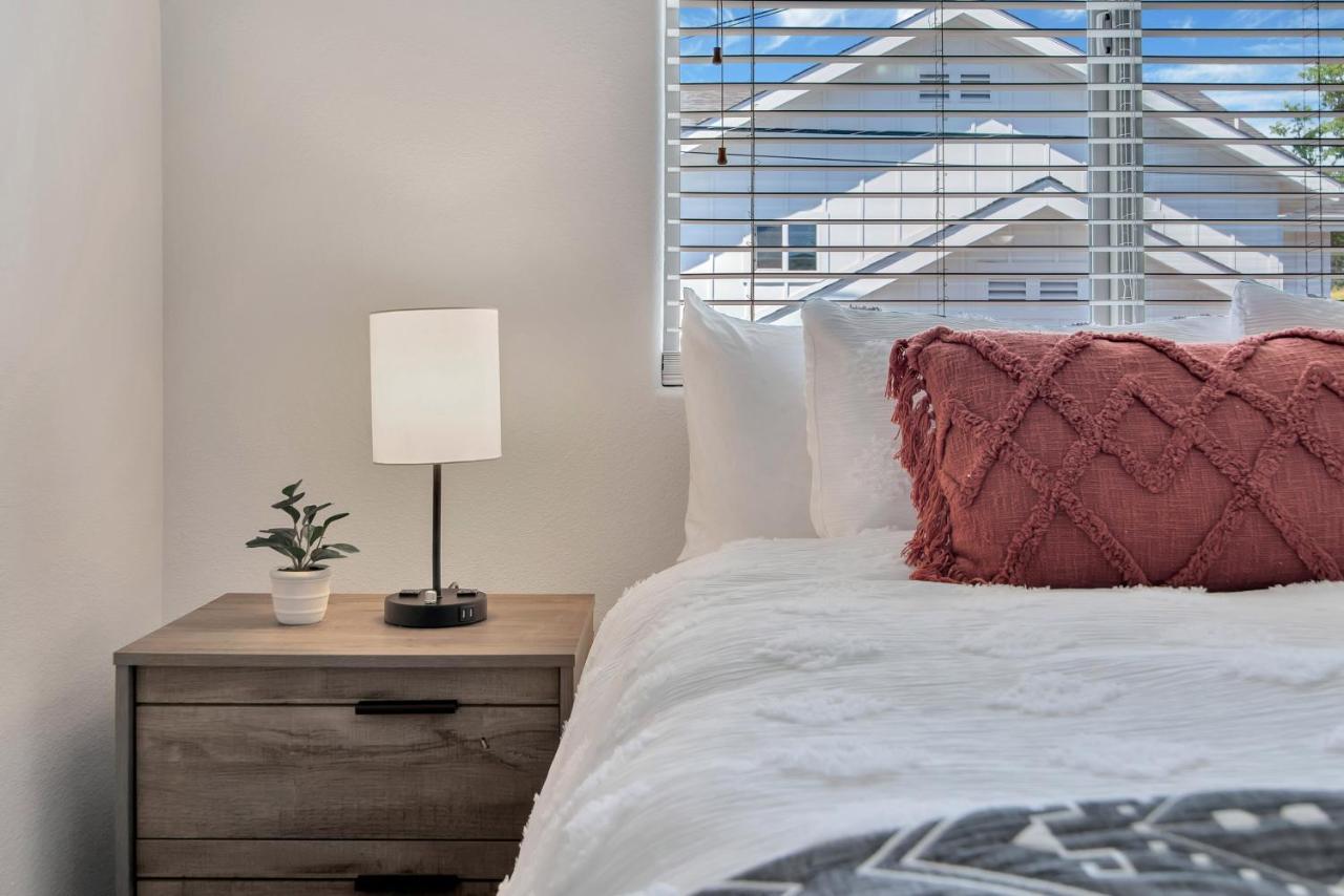 Вилла Downtown Paso: Sip N Sleepz 3 Bed/2.5 Bath Пасо Роблс Экстерьер фото