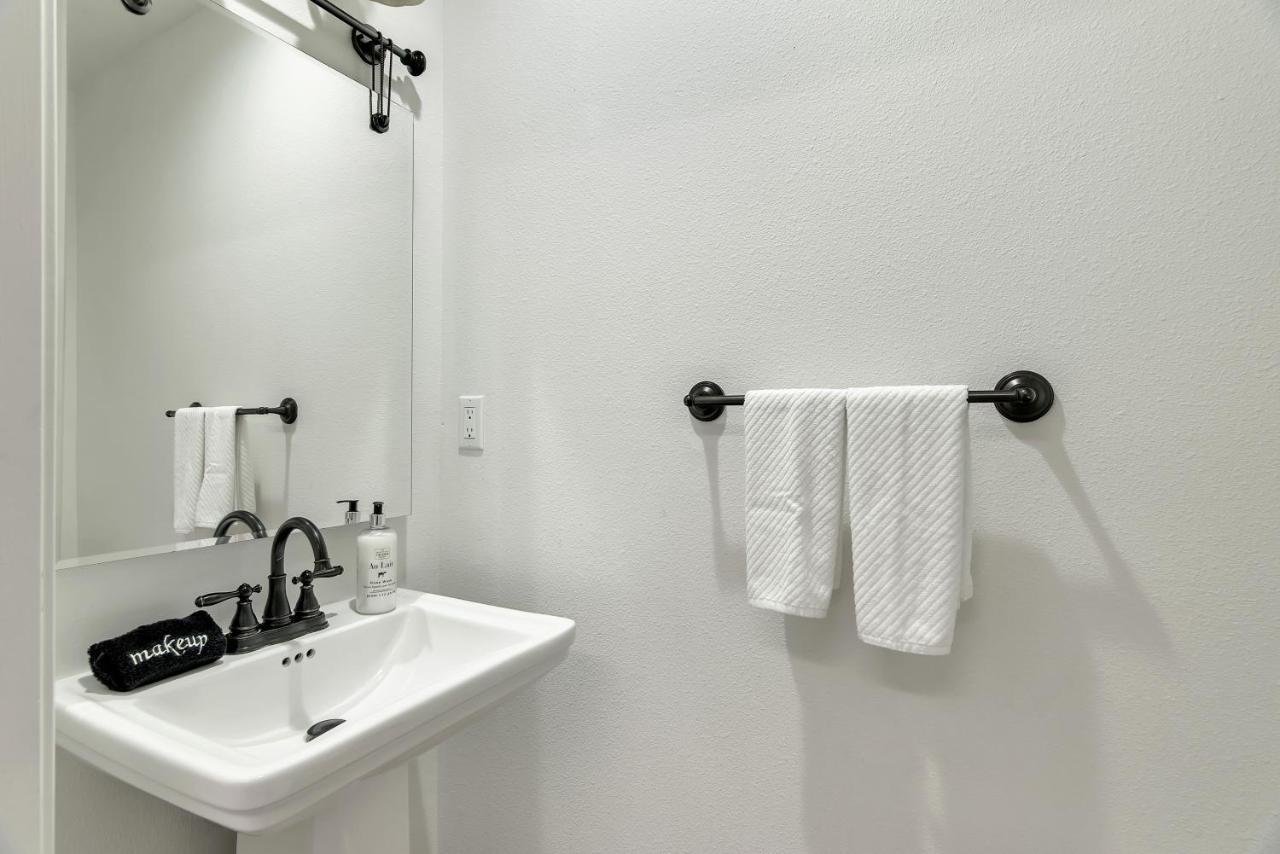 Вилла Downtown Paso: Sip N Sleepz 3 Bed/2.5 Bath Пасо Роблс Экстерьер фото